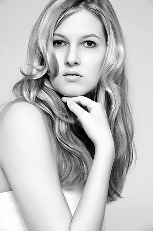 exklusiv-in-rosenheim-beautytest-bei-balancing-beauty-louys-coiffure-4799_BW-300px.jpg
